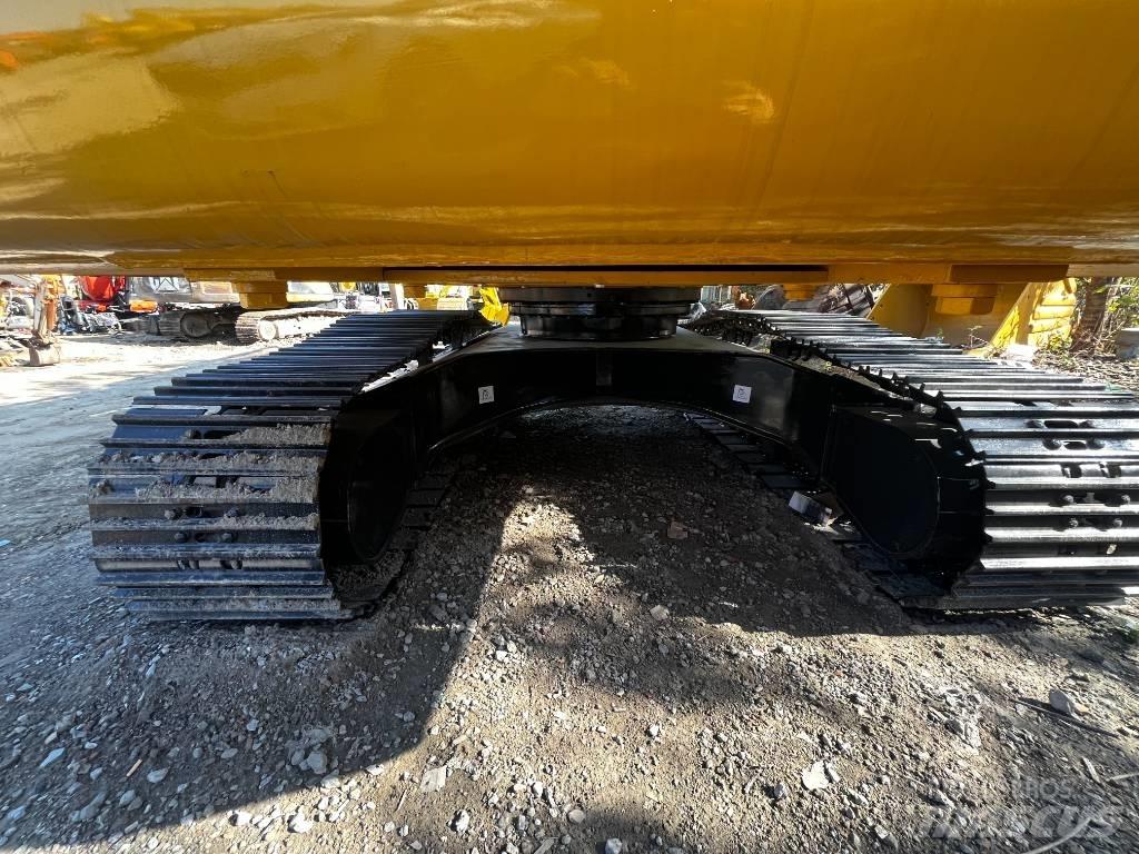 Komatsu PC 220-8 Crawler excavators