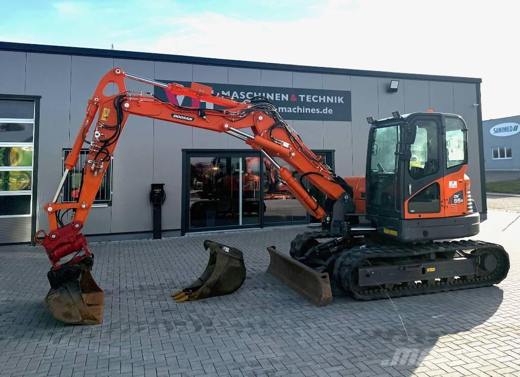 Doosan DX 85 R Midi excavators  7t - 12t