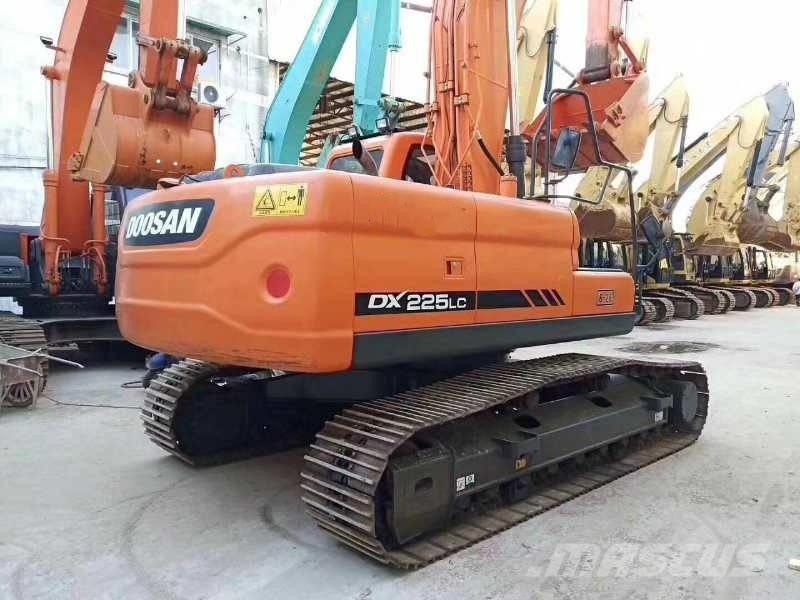 Doosan dx225 Crawler excavators