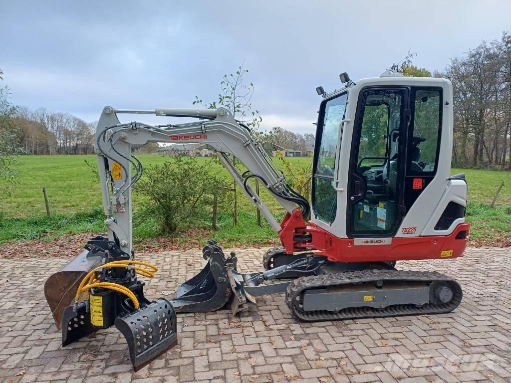 Takeuchi TB 225 Mini excavators < 7t (Mini diggers)