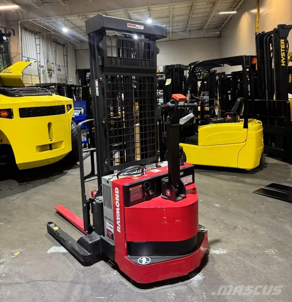 Raymond RSS40 Self propelled stackers