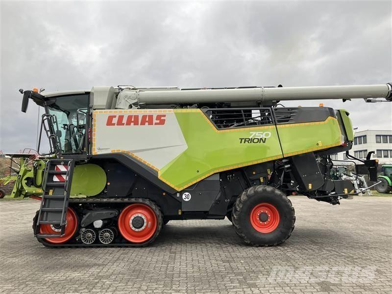 CLAAS TRION 750 TT Combine harvesters
