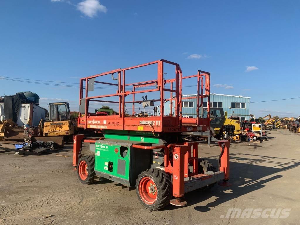SkyJack SJ 6832 RT Scissor lifts