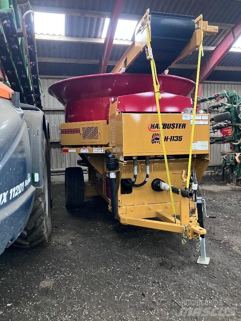 Haybuster H1135 Bale shredders, cutters and unrollers