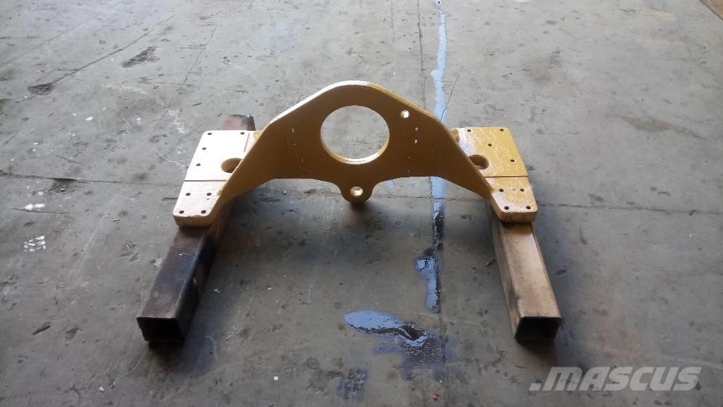 CAT 245 Chassis and suspension