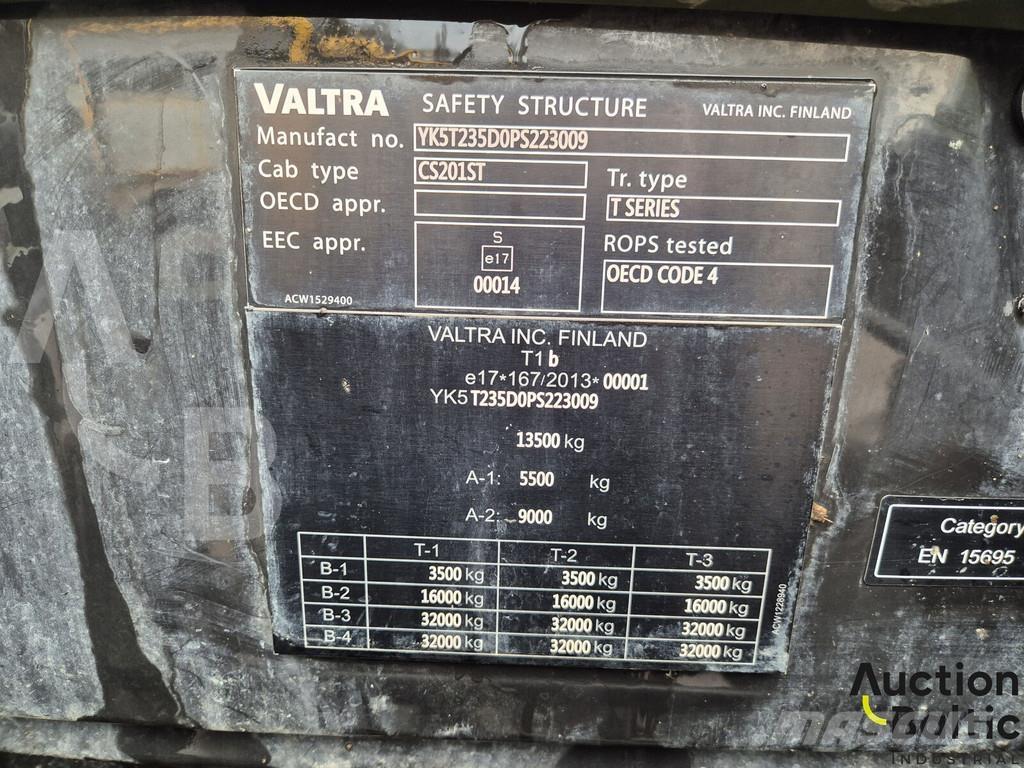 Valtra T235 Tractors