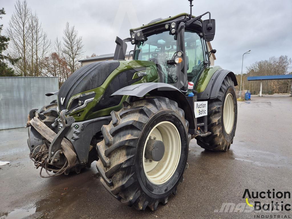 Valtra T235 Tractors
