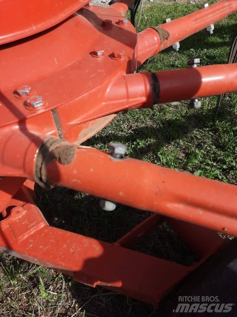 Kuhn GA6632 Windrowers