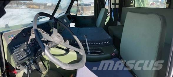 Oshkosh M1070 Tractor Units