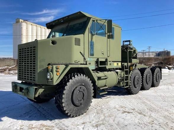 Oshkosh M1070 Tractor Units