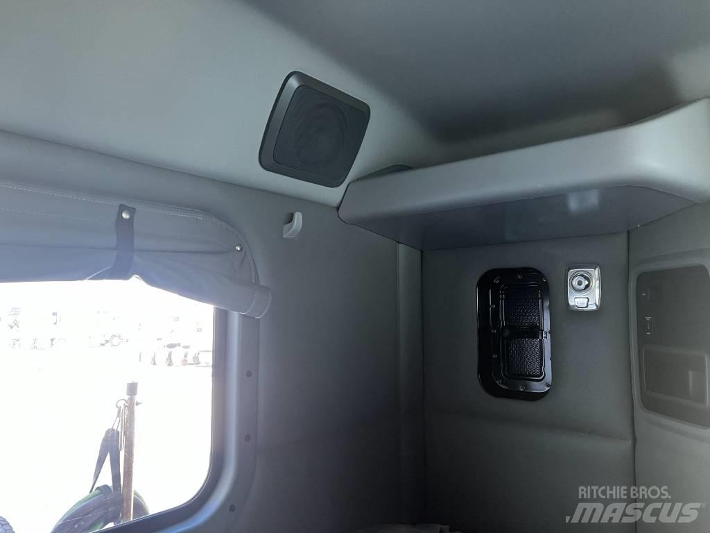 Kenworth W 990 Tractor Units