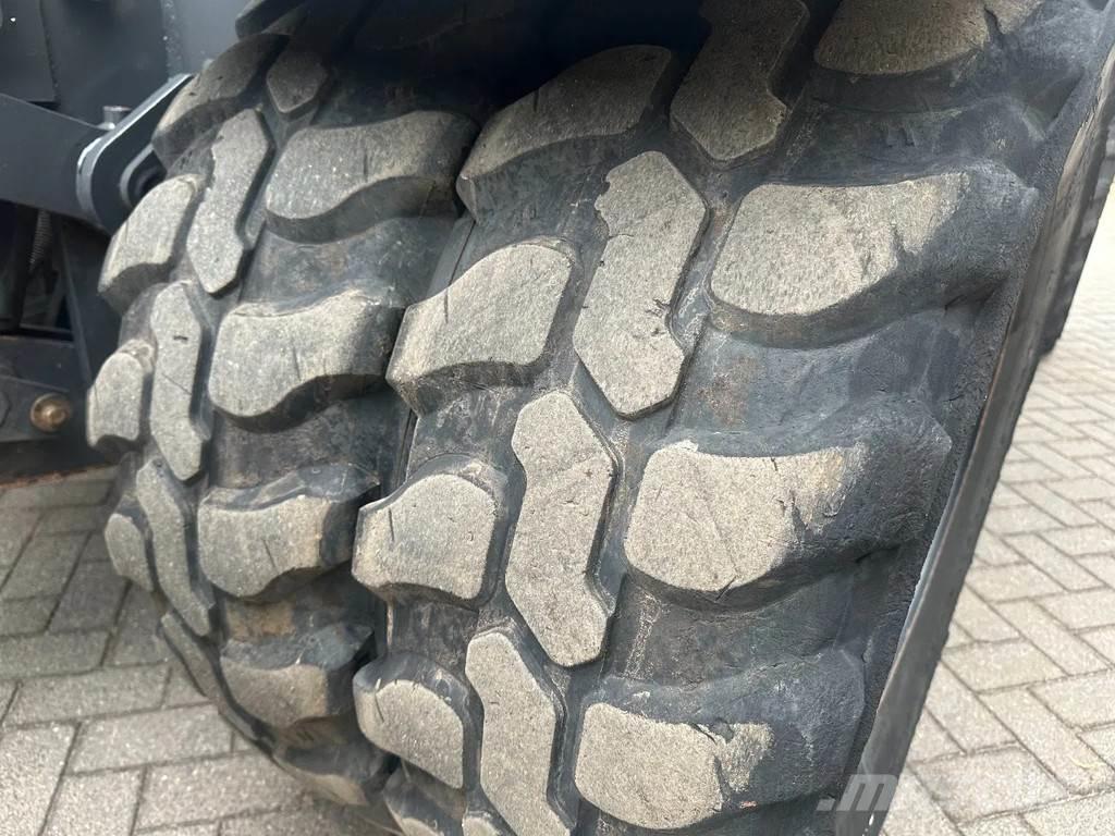 Doosan DX140W-5 Wheeled excavators