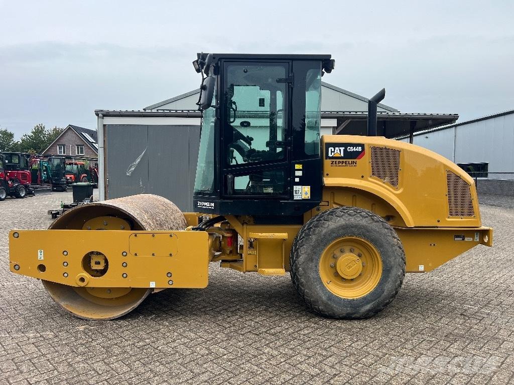CAT CS44B - CS 44 B Single drum rollers