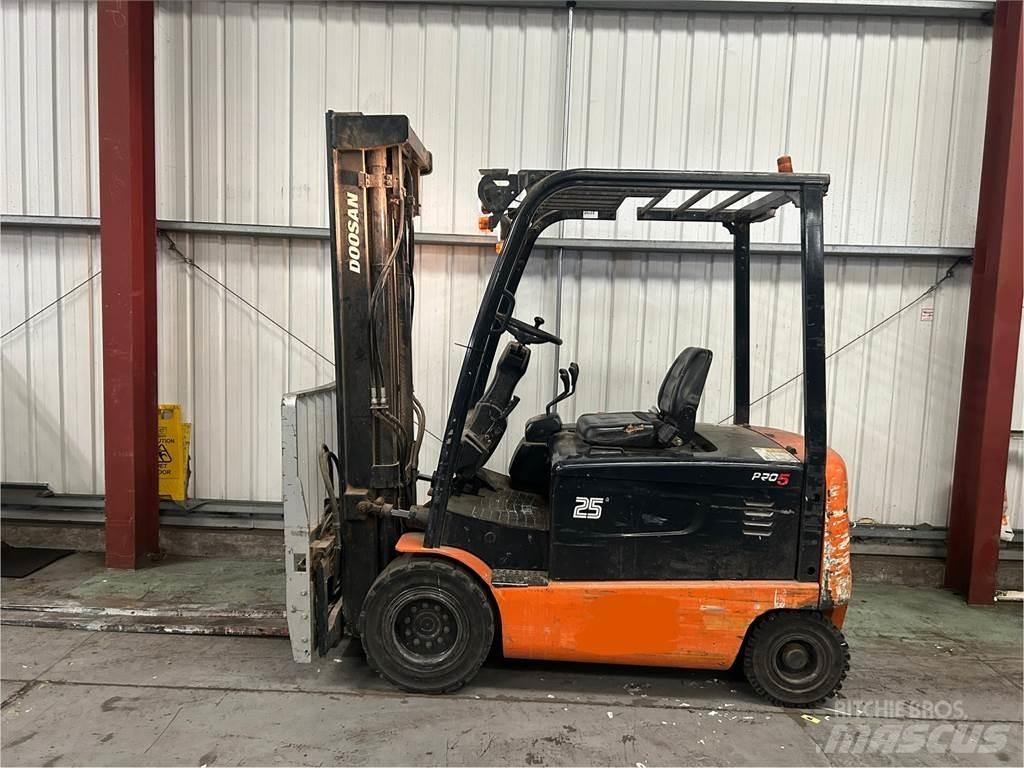 Doosan B25X-5 Electric forklift trucks
