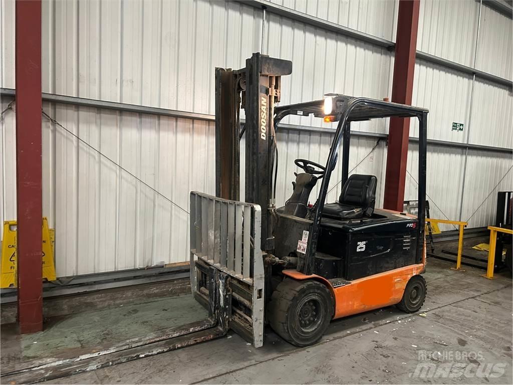 Doosan B25X-5 Electric forklift trucks