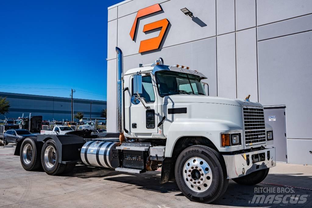 Mack Pinnacle Tractor Units