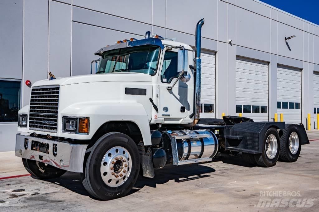 Mack Pinnacle Tractor Units