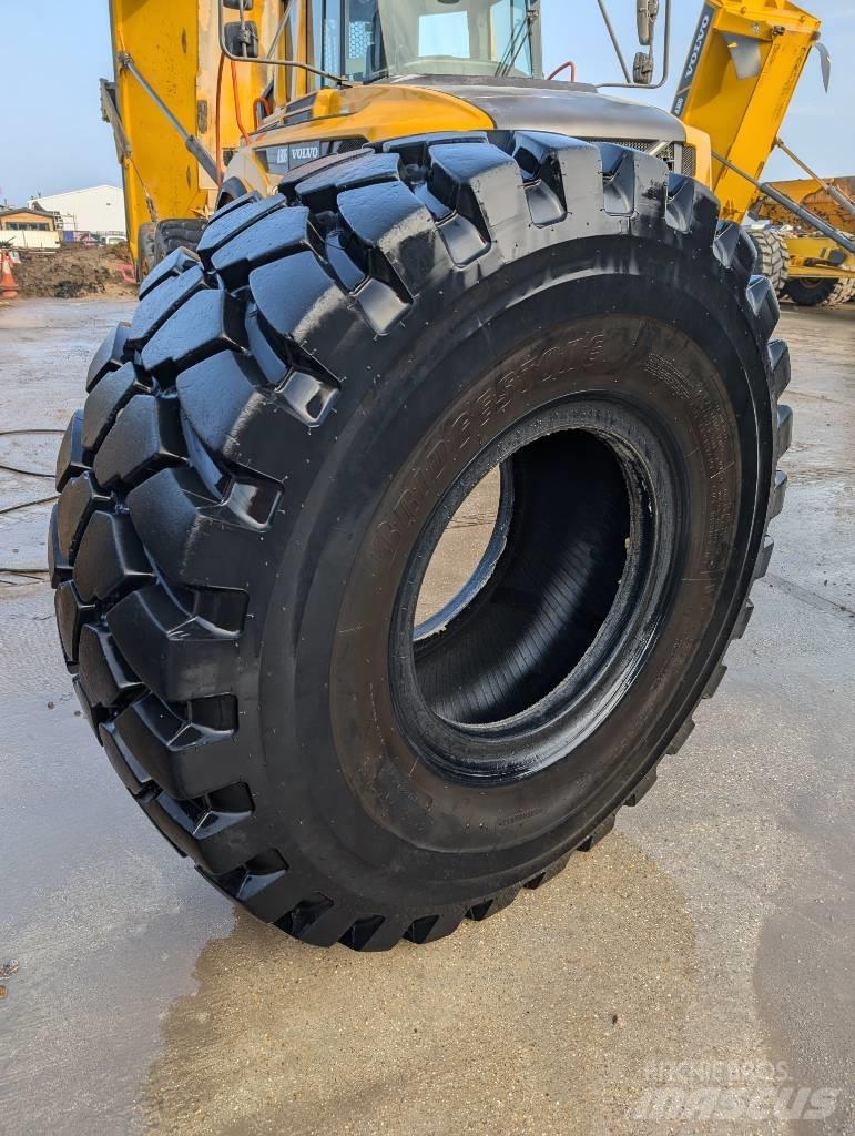 Bridgestone VLTS Tyres, wheels and rims