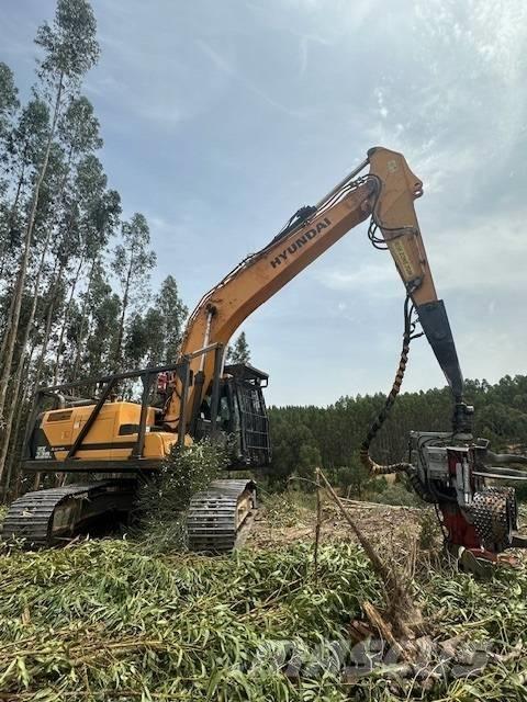 Hyundai 220LC Excavators