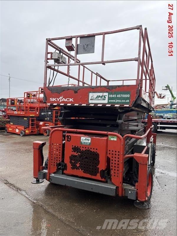 SkyJack SJ 9250 RT Scissor lifts