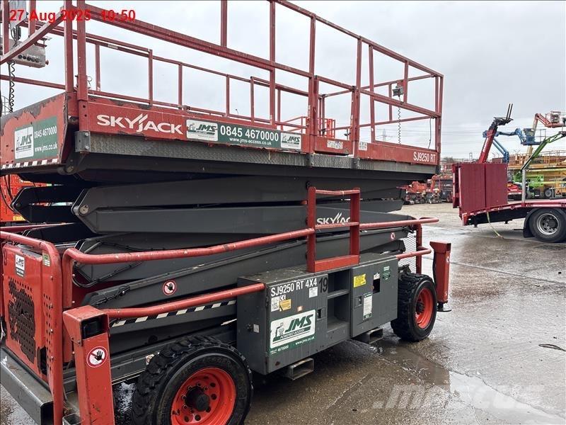 SkyJack SJ 9250 RT Scissor lifts