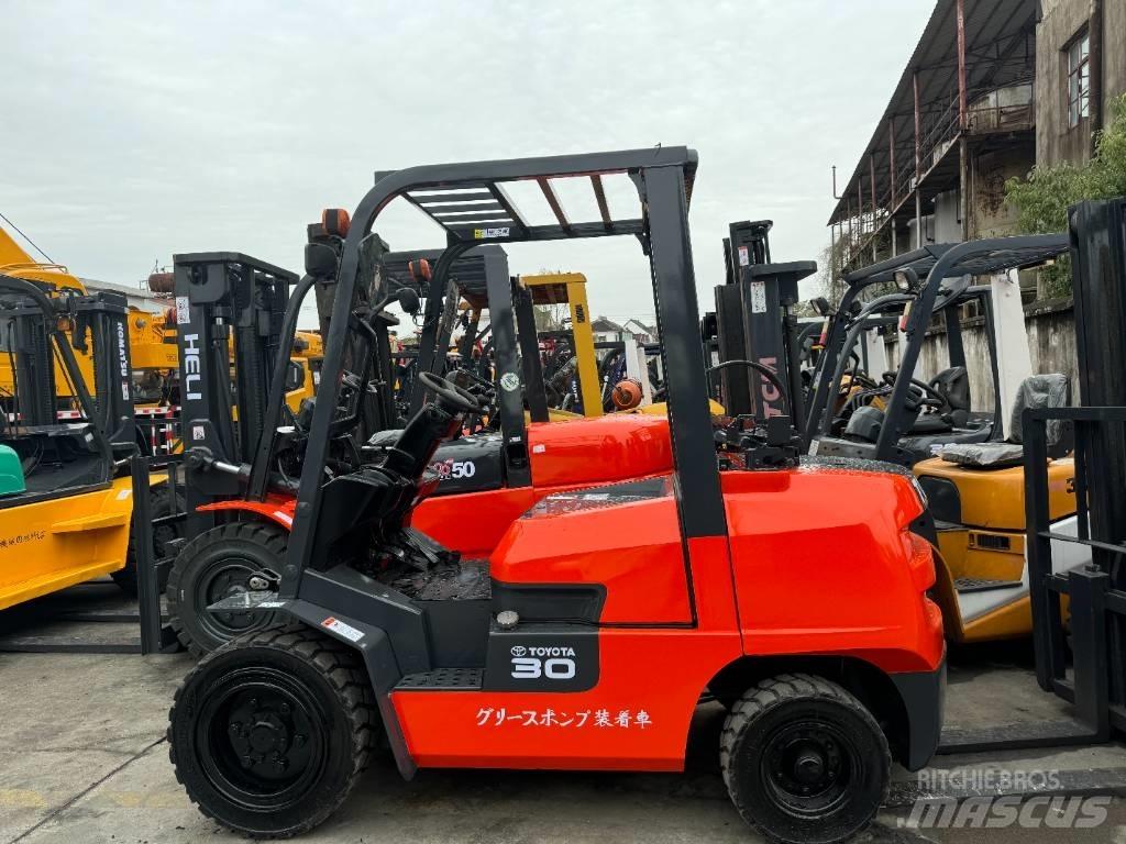 Toyota FD 30 Diesel trucks