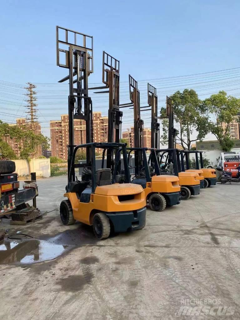 Toyota FD 30 Diesel trucks