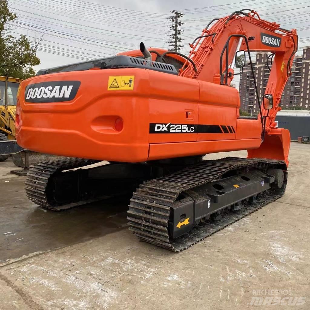 Doosan DX 225 LC Crawler excavators