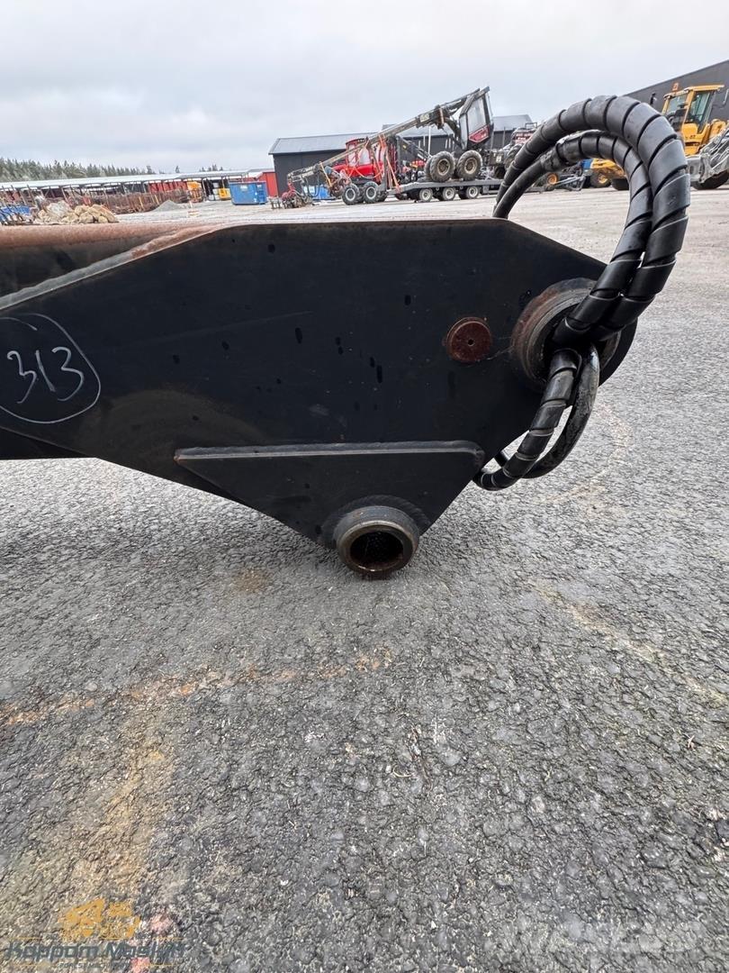 Loglift 220V Harvester cranes