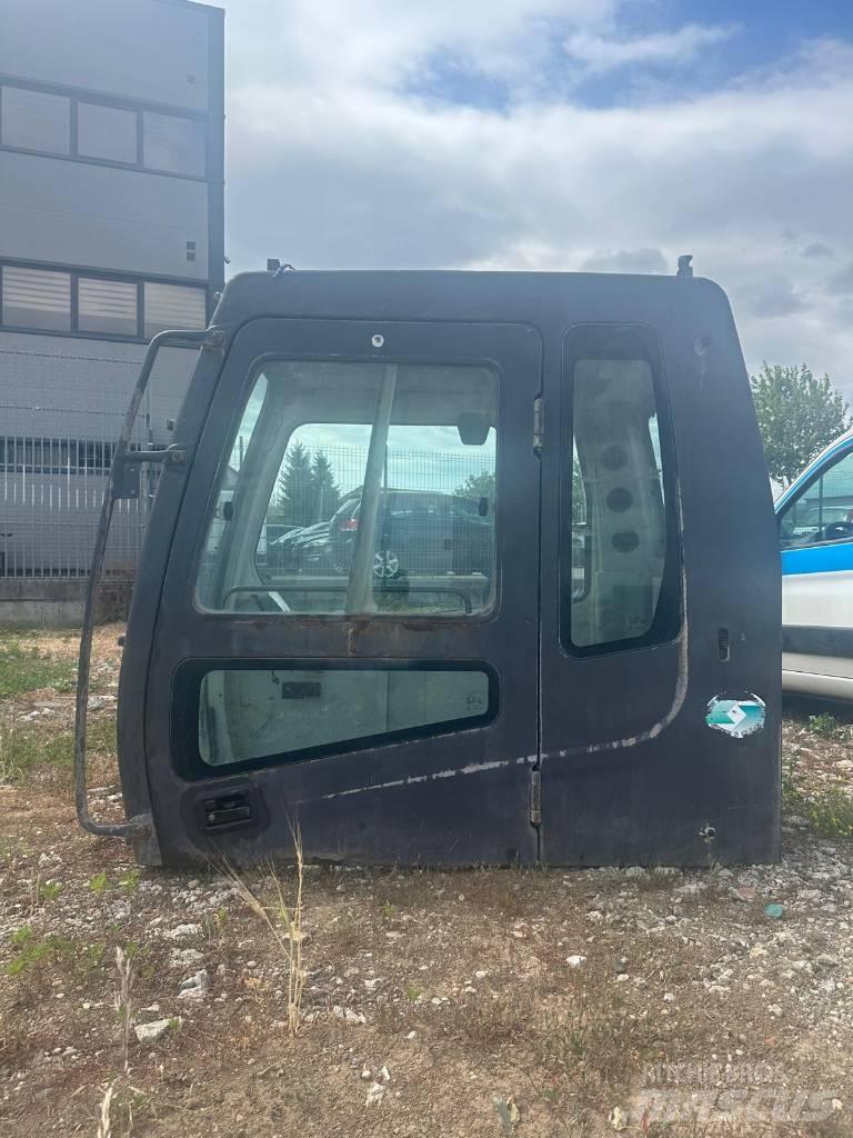 Hyundai 320 LC7A Crawler excavators