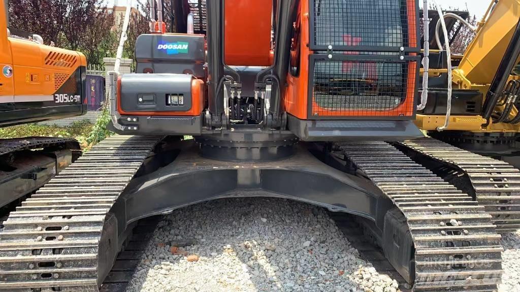 Doosan DX 300 LC Crawler excavators
