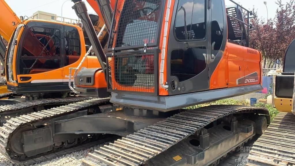 Doosan DX 300 LC Crawler excavators
