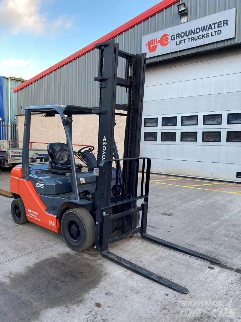 Toyota 02-8 FDF 25 Diesel trucks