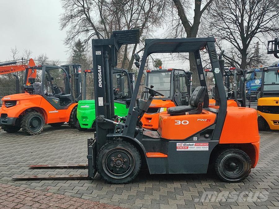 Doosan D30G Diesel trucks