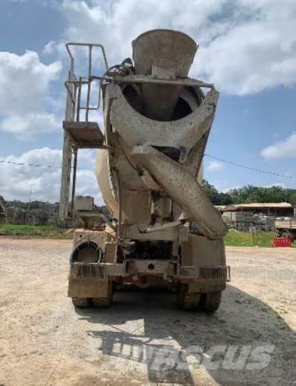 Iveco Trakker 440 Concrete trucks