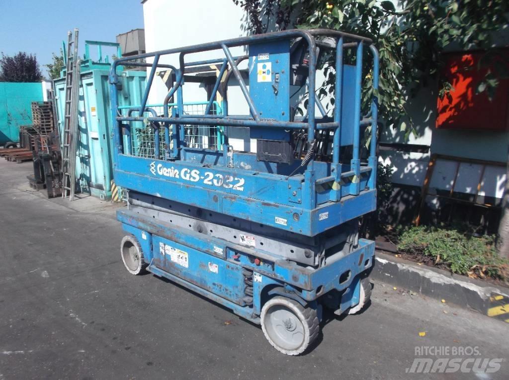 Genie GS 2032    V-2790 Vertical mast lifts