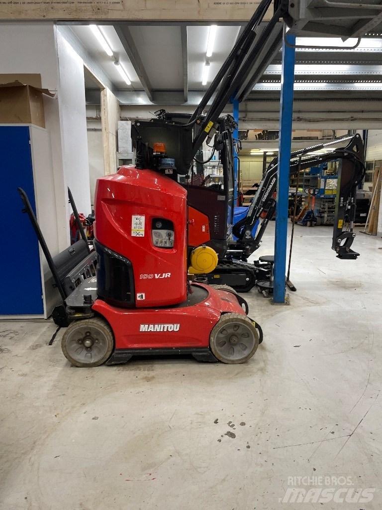 Manitou 100 VJR Vertical mast lifts