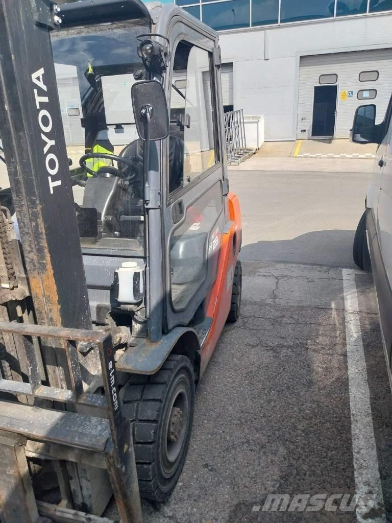 Toyota 02-8FDF25 Diesel trucks