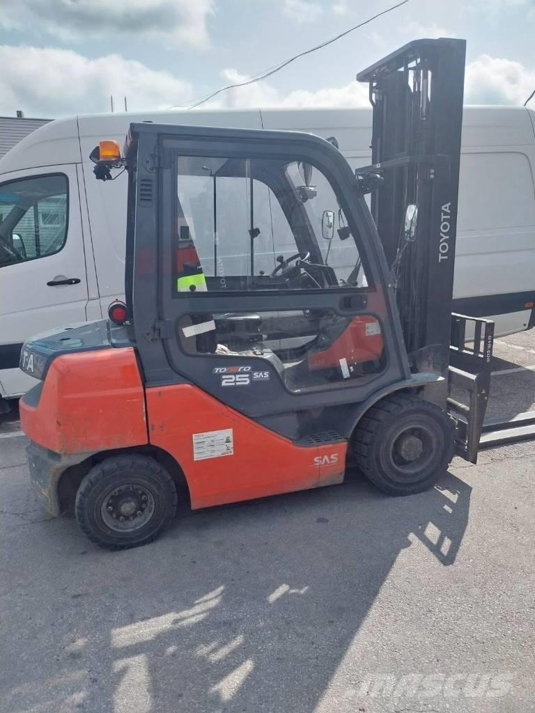 Toyota 02-8FDF25 Diesel trucks