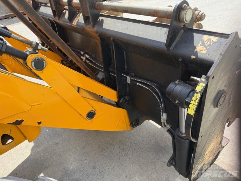 JCB 3 CX Backhoe loaders