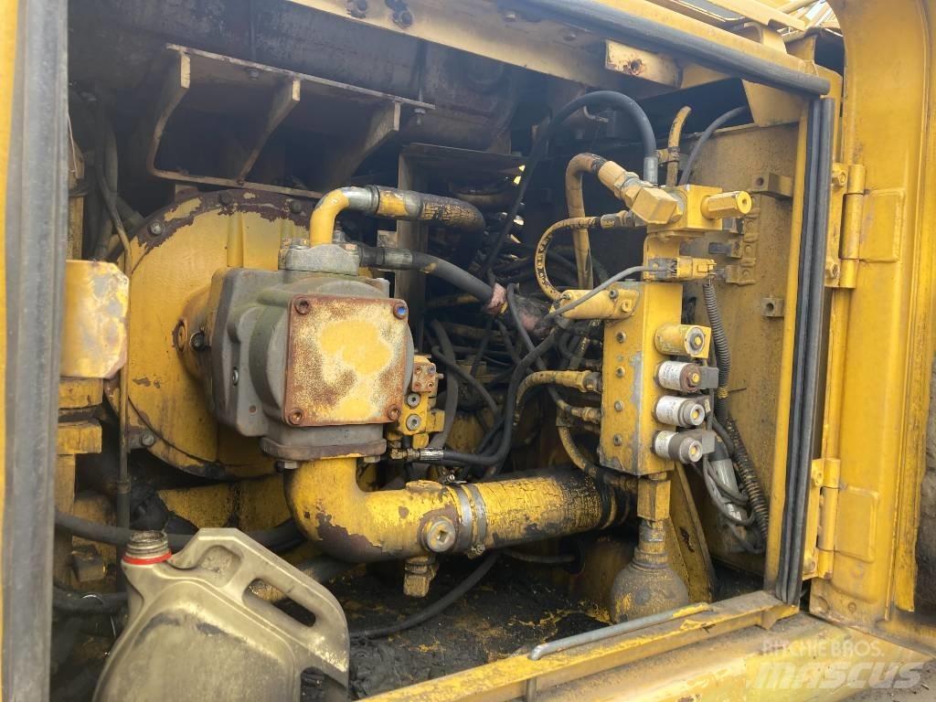 Komatsu PW 170 Wheeled excavators