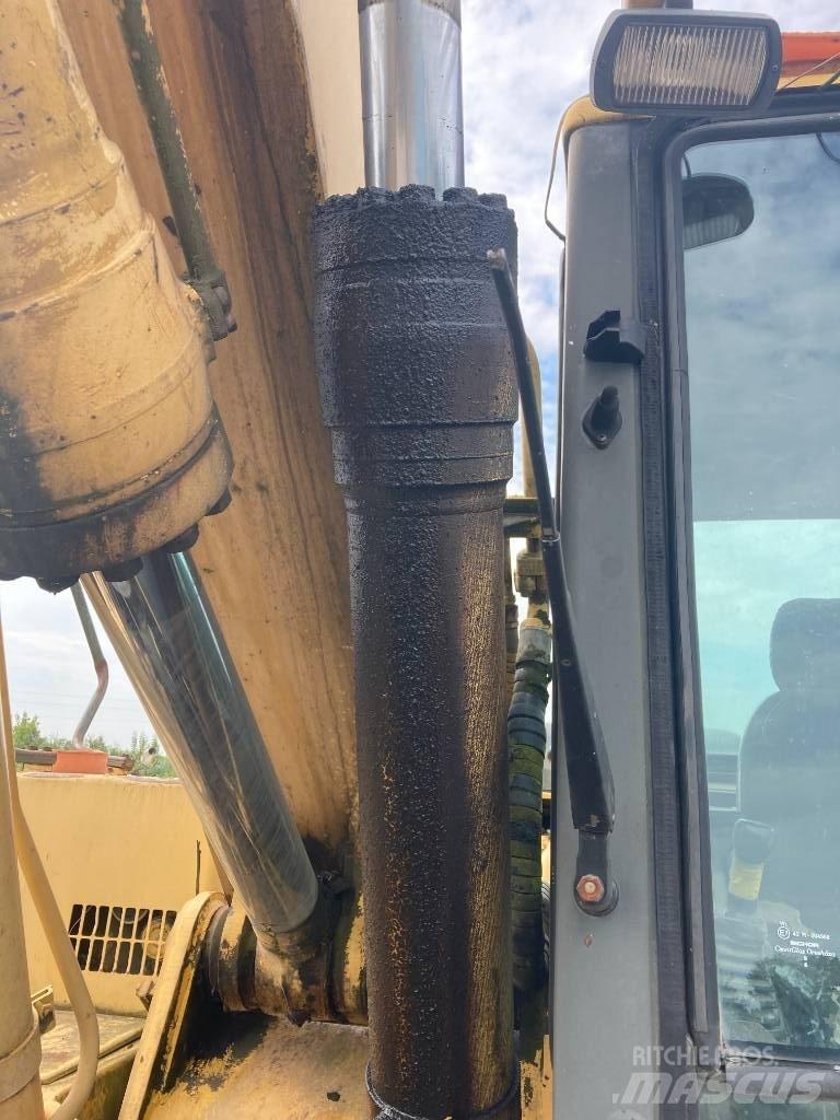 Komatsu PW 170 Wheeled excavators