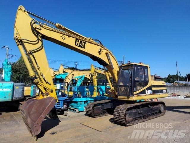 CAT 320 Crawler excavators