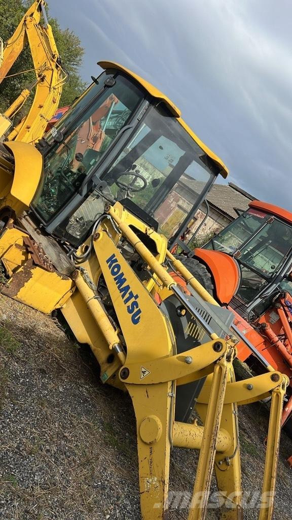 Komatsu WB 93 R Cabins and interior