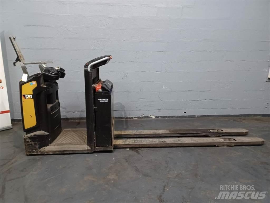 CAT NO20NE Low lift order picker