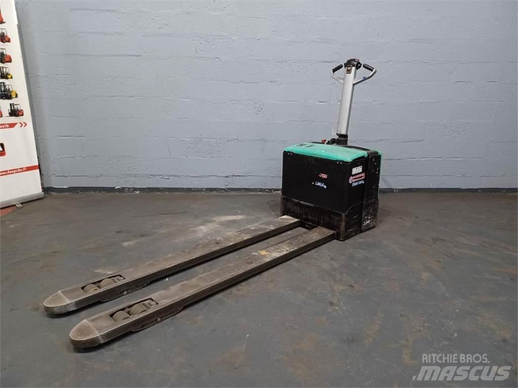 CAT NPP20M Pedestrian stacker