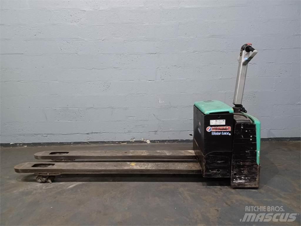 CAT NPP20M Pedestrian stacker