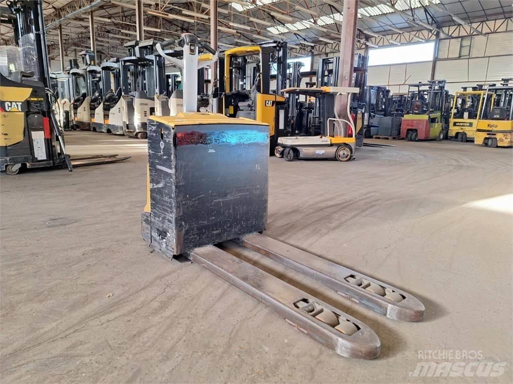 CAT NPP20N Pedestrian stacker