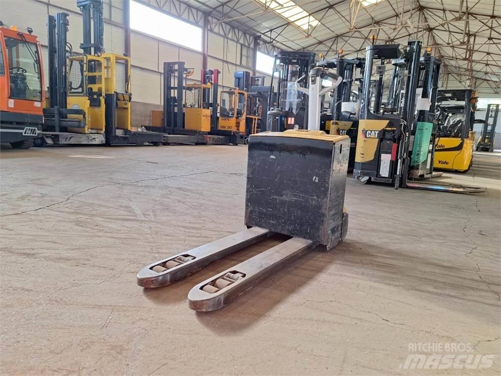 CAT NPP20N Pedestrian stacker
