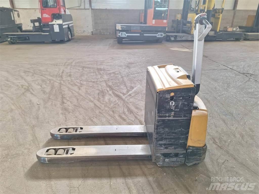 CAT NPP20N Pedestrian stacker